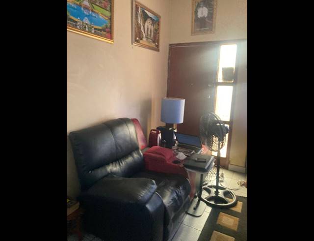 3 BEDROOM HOUSE FOR SALE IN BEZUIDENHOUT VALLEY